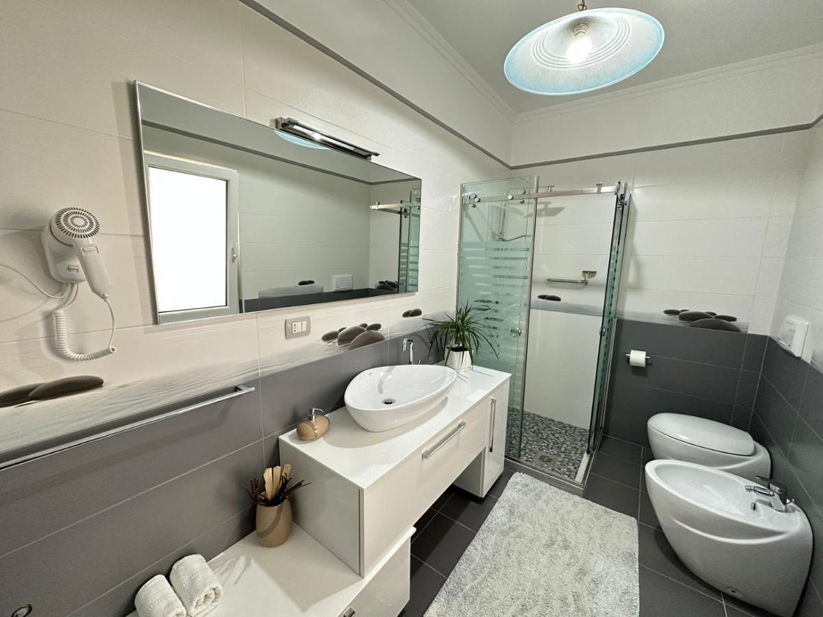 Home Aquamarine & Residence Vlore Bagian luar foto