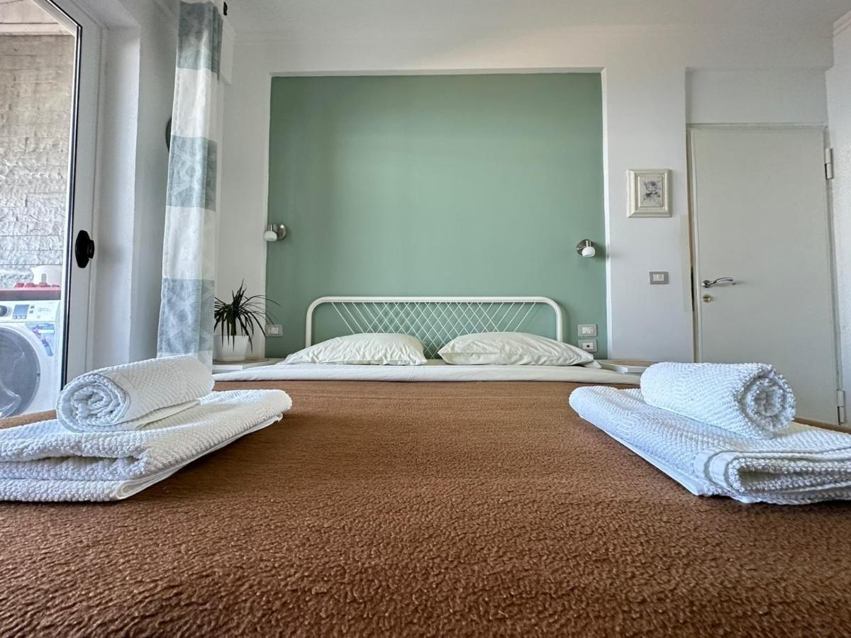 Home Aquamarine & Residence Vlore Bagian luar foto